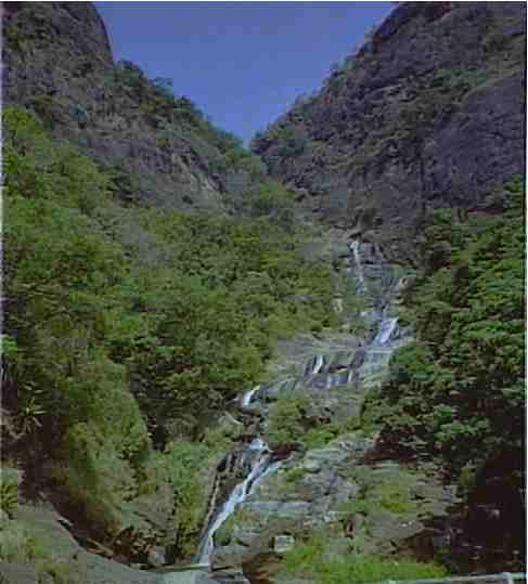 waterval.jpg (20394 bytes)