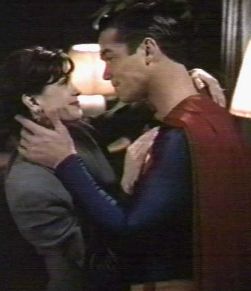 Lois%20&%20Superman%20embrace