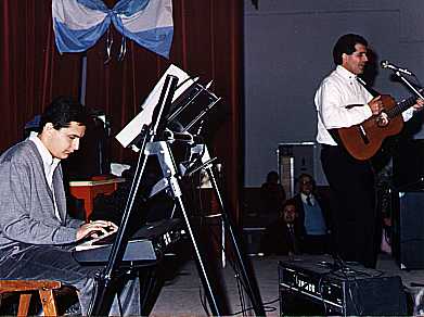 Changui Acosta y Marcos Schvindt en la pea Sol de Mayo