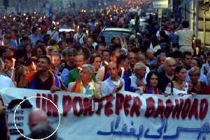 Alla manifestazione per la liberazione delle "due Simona"