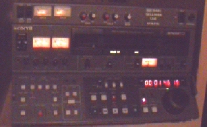 Un PVW 2800, modello di Betacam SP "professionale", con prestazioni leggermente inferiori a quelle dei modelli "broadcast". Questo esemplare  stato reso in grado di registrare su 4 canali audio aggiungendo il pack prodotto dalla Michael Sellman Ltd.