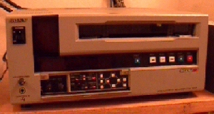 Un esemplare di UVW1800, il videoregistratore betacam "economico"