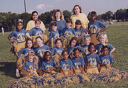 cheerteam.JPG (95192 bytes)