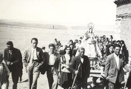 Procesin con la imagen de la Virgen del Castillo