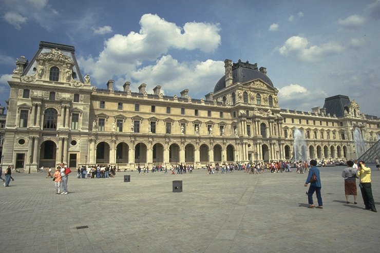 Louvre2.jpg (87846 bytes)