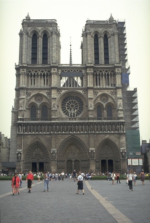 Notre_Dame1.jpg (83516 bytes)