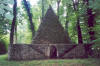 Desert de Retz Pyramid icehouse, front view, June 2003