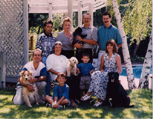 Family.jpg (244348 bytes)