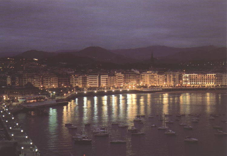 Vista nocturna desde Urgull