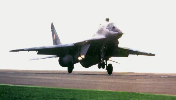 FAP's Mig-29U landing.