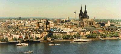 Panorama view of the Cologne Cathedral and the Rhein river