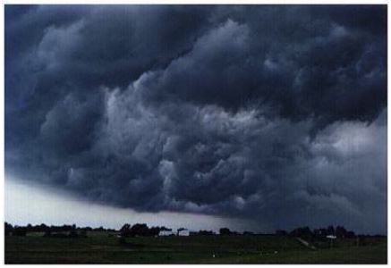 Photo of large storm cloud over California, MO