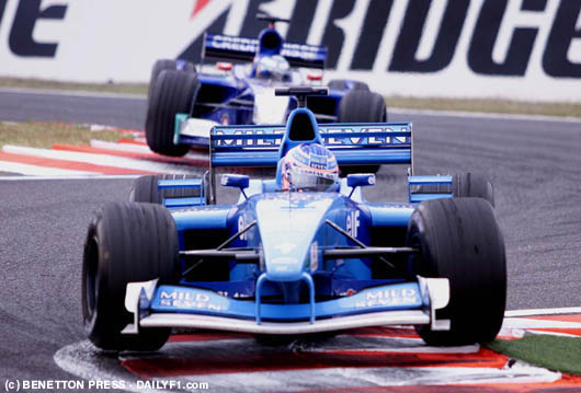 Jenson tackles the Suzuka chicane