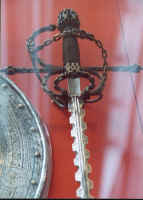 Cool sword that looks like linked chains - V&A (891350 bytes)