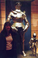 Biggest and smallest suits of armour at the Tower of London (581046 bytes)