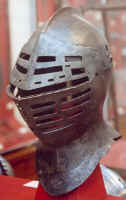 An actual tourney helm with "bars" - V&A (457666 bytes)