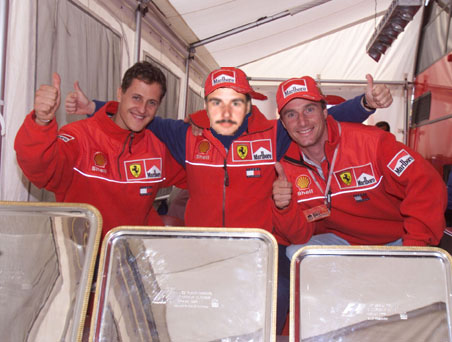 Schumi1_m.jpg (54397 Byte)