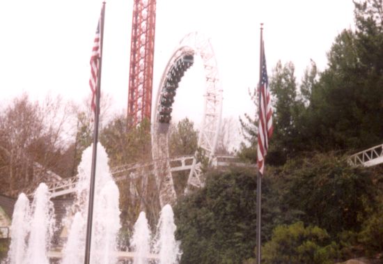 SFMM-2-01-Revolution-Loop-and-fountains.jpg (801723 bytes)