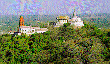 Chedi Daeng and Wat Phra Kaeo