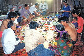 Lunch in the longhouse (21.0KB)