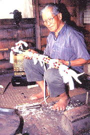 A Kelabit craftsman (19.3 KB)