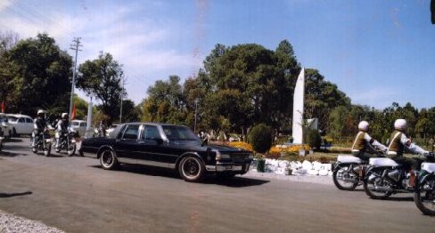 The Presidential motorcade arrives at the RIMC