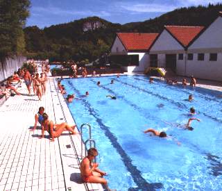 Schwimmen und Faulenzen im Terassenbad Hirschbach