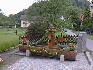 Der Dorfbrunnen am Adlersberg