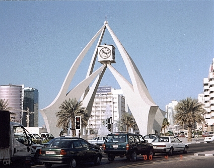 dubaiclock1.jpg (154455 bytes)