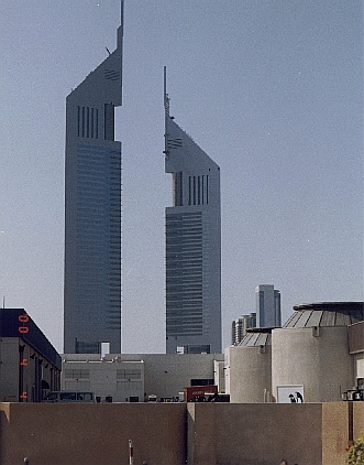 emiratetwr1.jpg (123221 bytes)