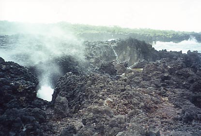 r2hana Waianapanapa Blowhole