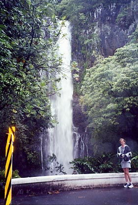 r2hana Wailua Falls