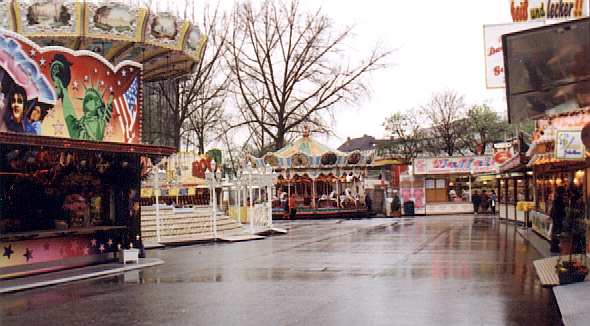 Crowds at the DOM