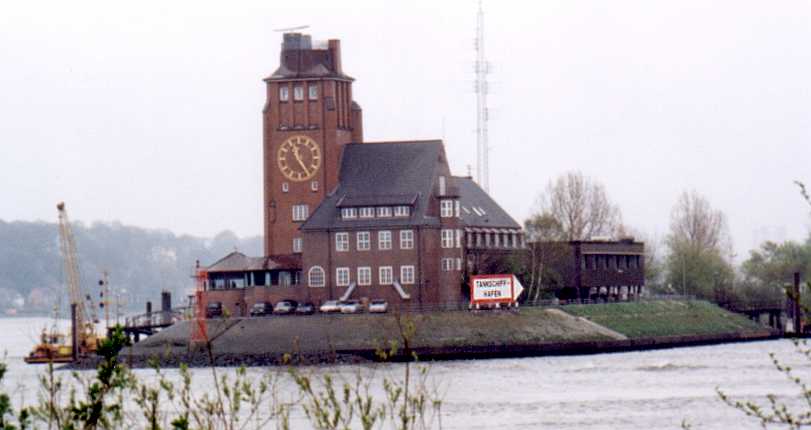 Opposite Finkenwerder