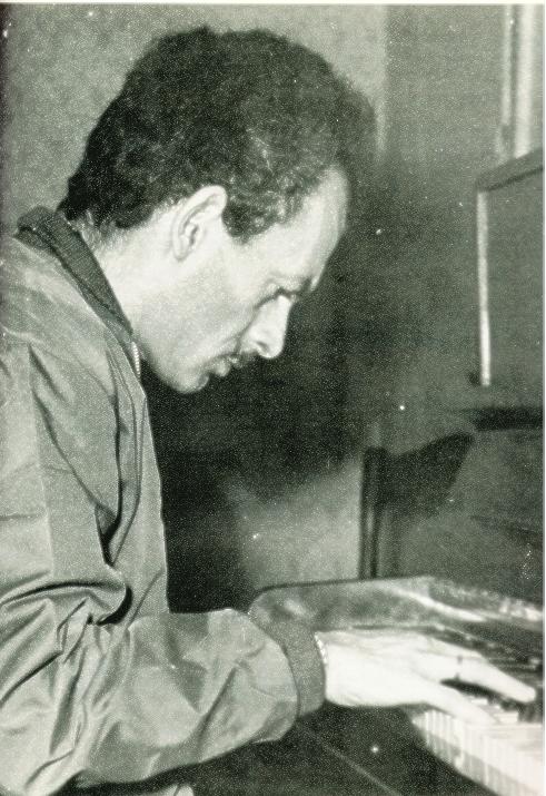 [Bulat Okudzhava at home, 1963]