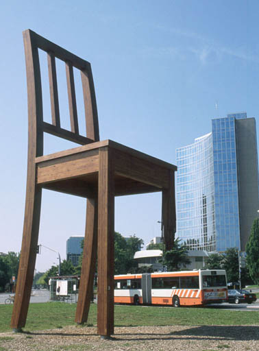 CHAIR04