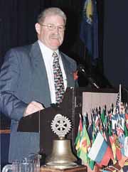 A Tom Meredith speaks to Columbia Rotary Club10-1-98