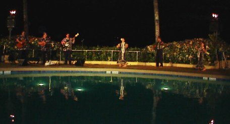 Free music and hula at the Sheraton Waikiki, by the best Hawaiian musicians and dancers.