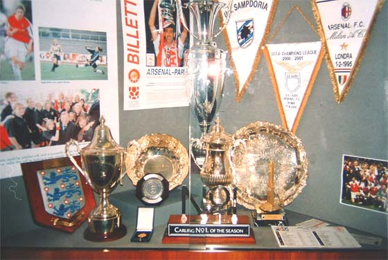 arsenal trophy cabinet