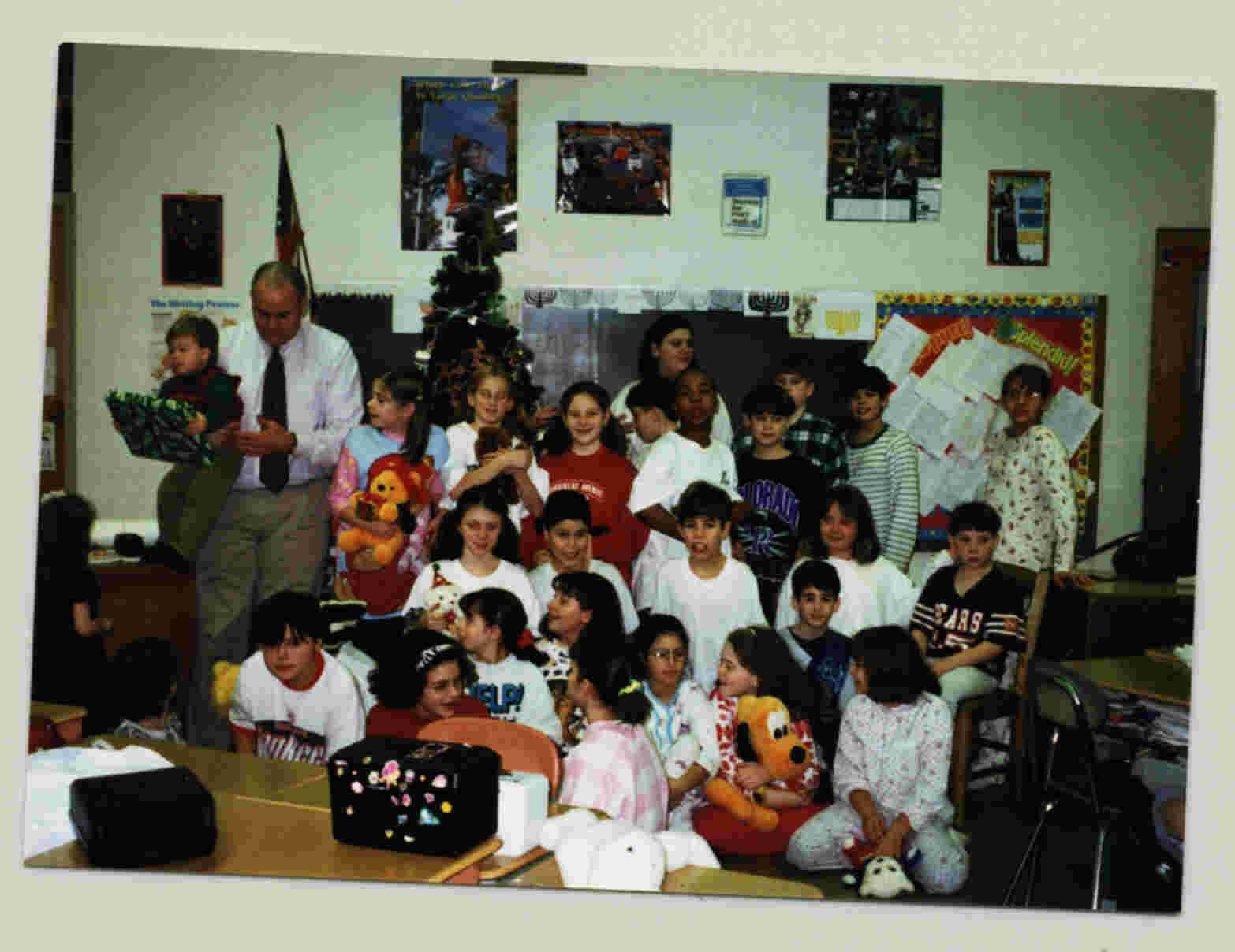 For all those who don't believe that I'm tall. that's my fifth grade class. I'm in the back, a head above everyone else. I'm not standing on anything. Class pictures look the same now.