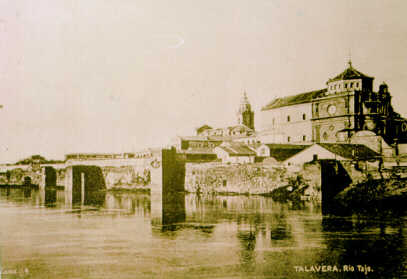 Vista de la Muralla y el rio Tajo