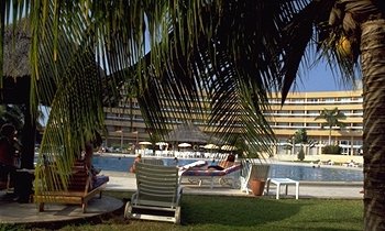 Sheraton Hotel, Cotonou -- by Michel Guntern.