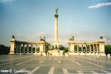 [Piazza degli Eroi]