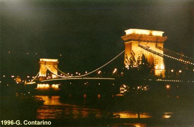 [Ponte delle Catene e Vista città]