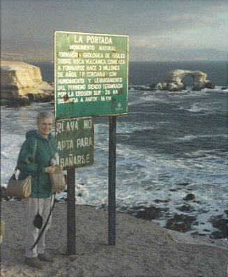 Looking at the Portada in Antofagasta