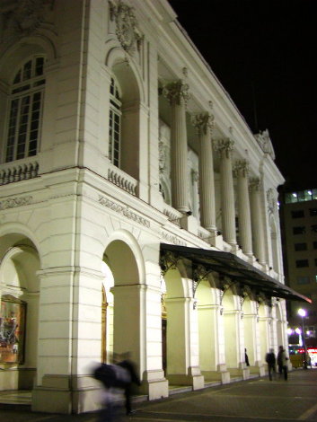 front entrance of the teatro municipal