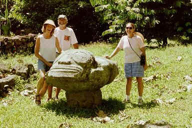 Paula with cruising friends Bob and Cyn and turtle (23023 bytes)