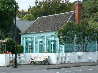 Akaroa cottage (15544 bytes)