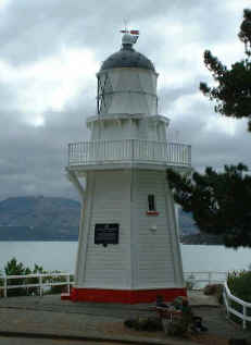 Akaroa lighthouse (7913 bytes)