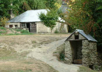 Outhouse and Chinese store building (14187 bytes)